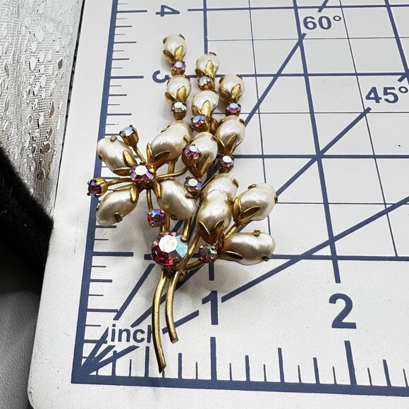 Vintage Brooch Baroque Faux Pearl and Rhinestone Willow Flower Design 1940 - Picture 8 of 10